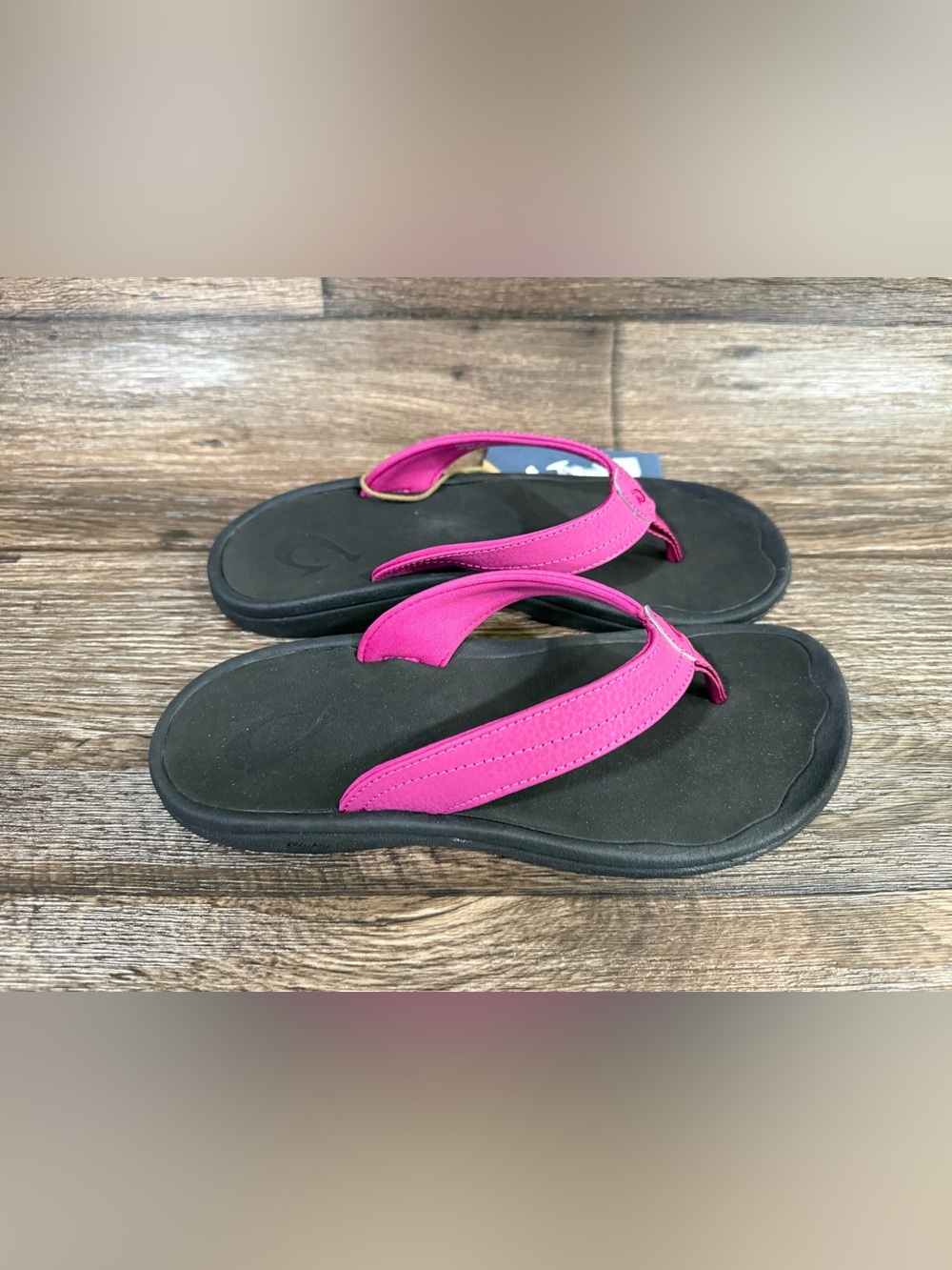 NWOB Olukai Women's Ohana Orchid Flower/Black Flip Flop Sandals Sz 6